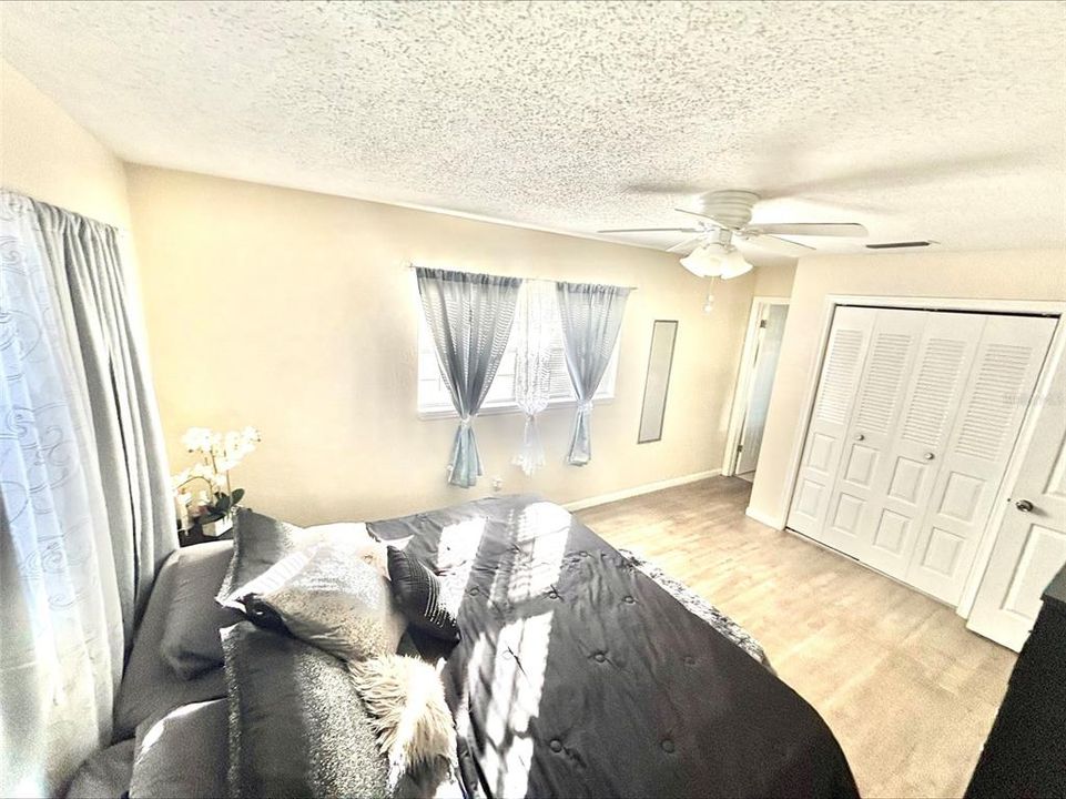 For Sale: $320,000 (3 beds, 2 baths, 1356 Square Feet)