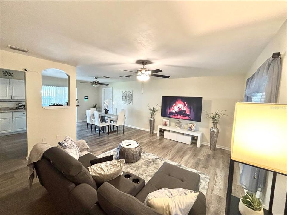 For Sale: $320,000 (3 beds, 2 baths, 1356 Square Feet)