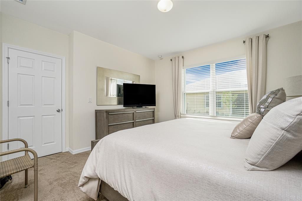 For Sale: $300,000 (2 beds, 2 baths, 1510 Square Feet)