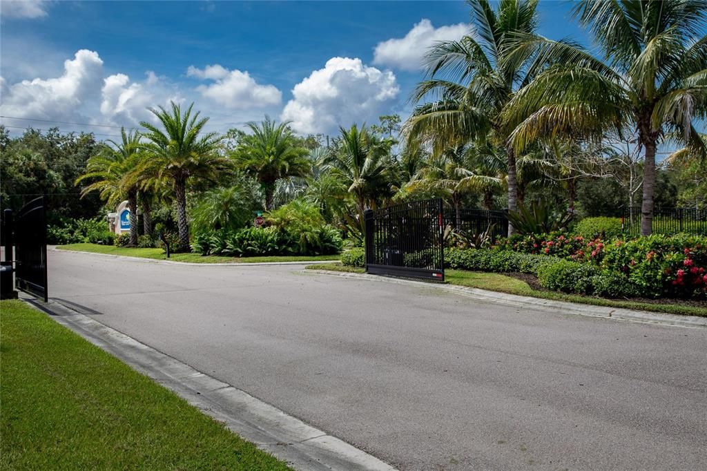 For Sale: $300,000 (2 beds, 2 baths, 1510 Square Feet)