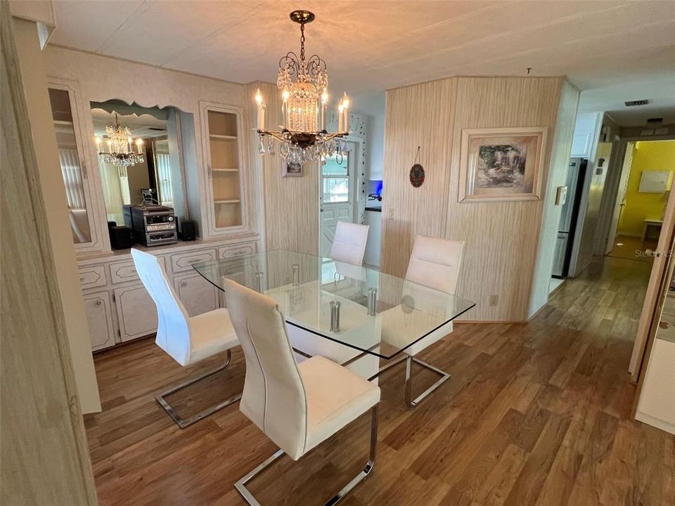 待售: $109,900 (2 贝兹, 2 浴室, 1000 平方英尺)