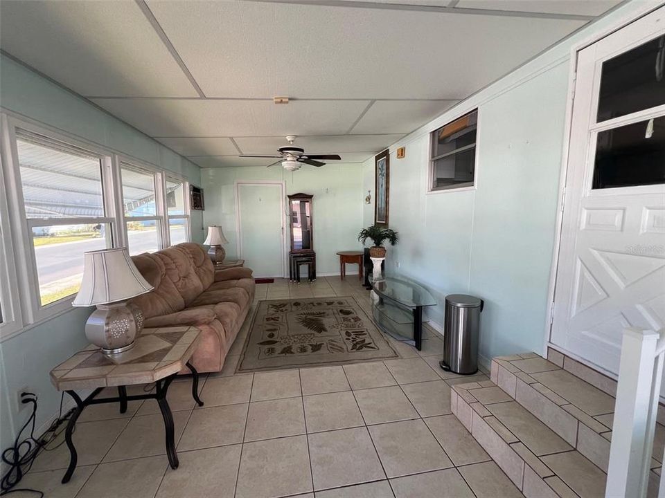 待售: $109,900 (2 贝兹, 2 浴室, 1000 平方英尺)