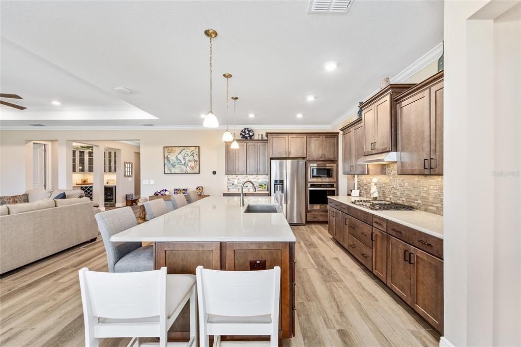 Activo con contrato: $529,000 (3 camas, 3 baños, 2307 Pies cuadrados)