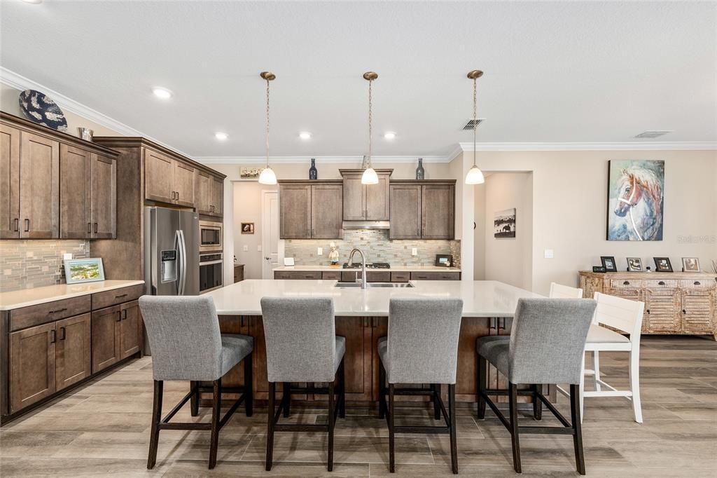 Activo con contrato: $529,000 (3 camas, 3 baños, 2307 Pies cuadrados)