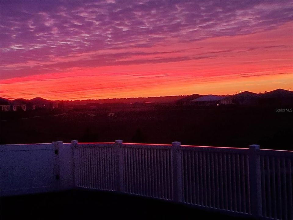 Activo con contrato: $529,000 (3 camas, 3 baños, 2307 Pies cuadrados)