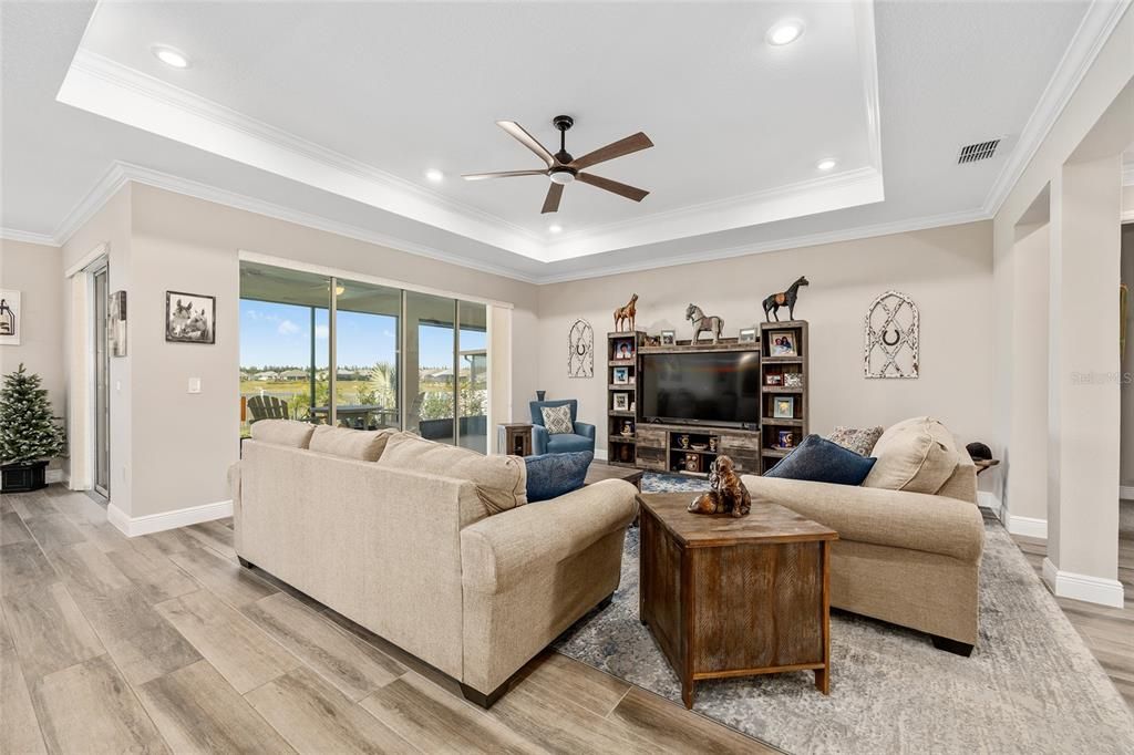 Activo con contrato: $529,000 (3 camas, 3 baños, 2307 Pies cuadrados)