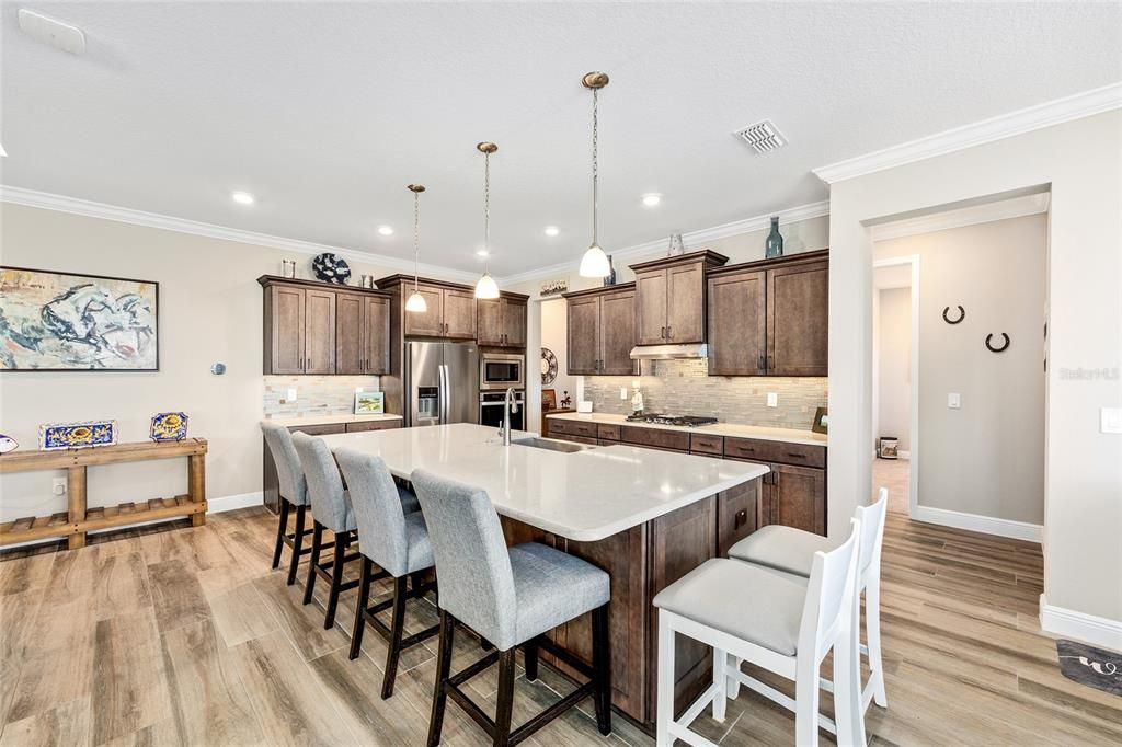 Activo con contrato: $529,000 (3 camas, 3 baños, 2307 Pies cuadrados)