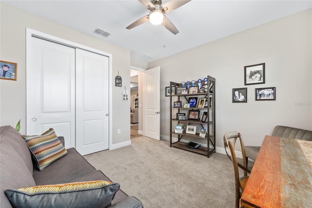 Activo con contrato: $529,000 (3 camas, 3 baños, 2307 Pies cuadrados)