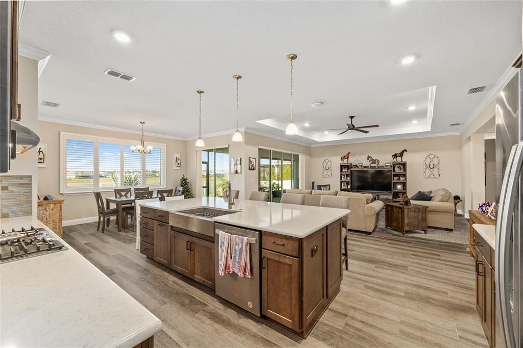 Activo con contrato: $529,000 (3 camas, 3 baños, 2307 Pies cuadrados)