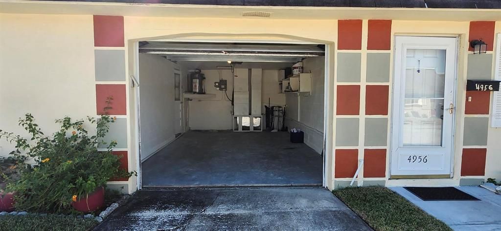 For Sale: $100,000 (2 beds, 1 baths, 722 Square Feet)