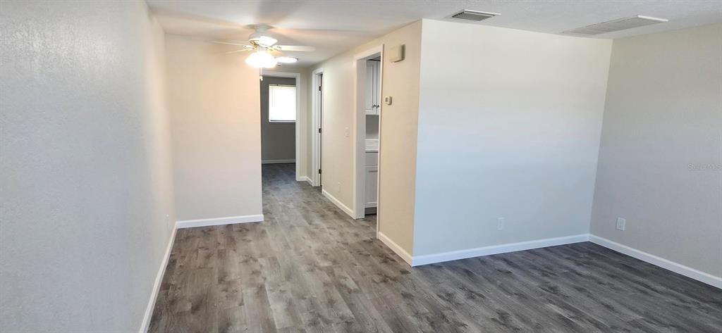 For Sale: $100,000 (2 beds, 1 baths, 722 Square Feet)