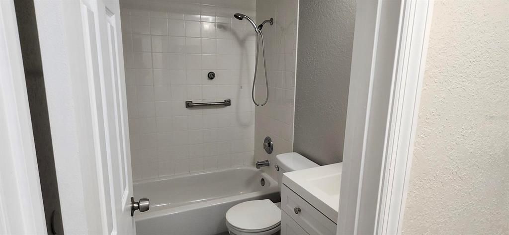 For Sale: $100,000 (2 beds, 1 baths, 722 Square Feet)