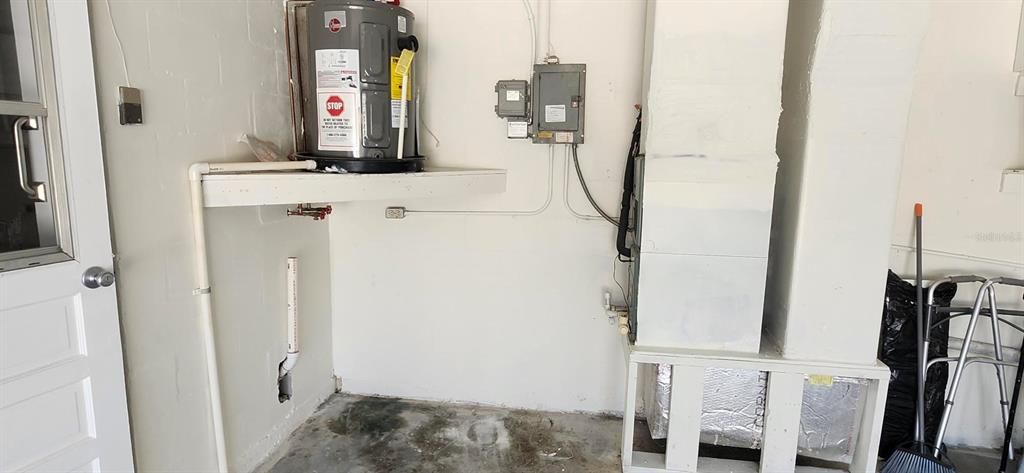 For Sale: $100,000 (2 beds, 1 baths, 722 Square Feet)