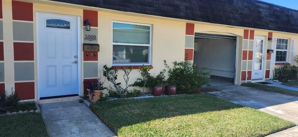 For Sale: $100,000 (2 beds, 1 baths, 722 Square Feet)