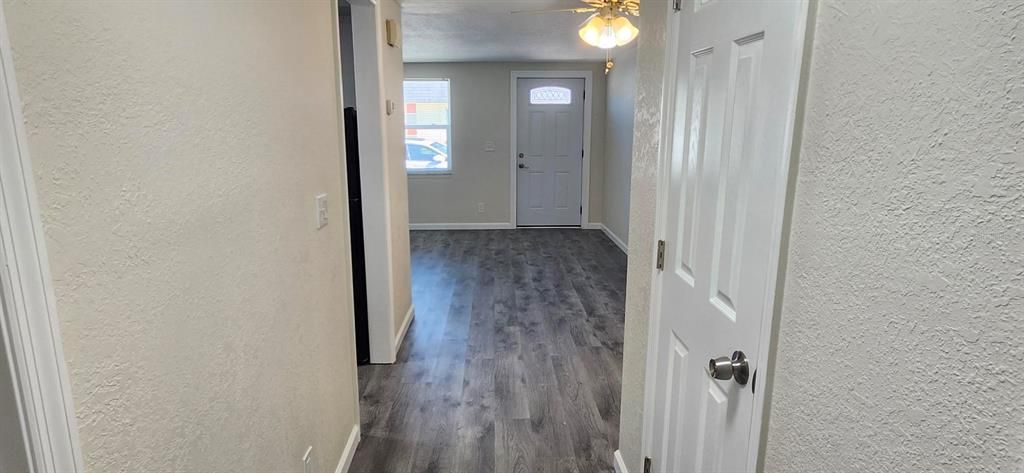 For Sale: $100,000 (2 beds, 1 baths, 722 Square Feet)