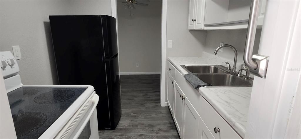 For Sale: $100,000 (2 beds, 1 baths, 722 Square Feet)