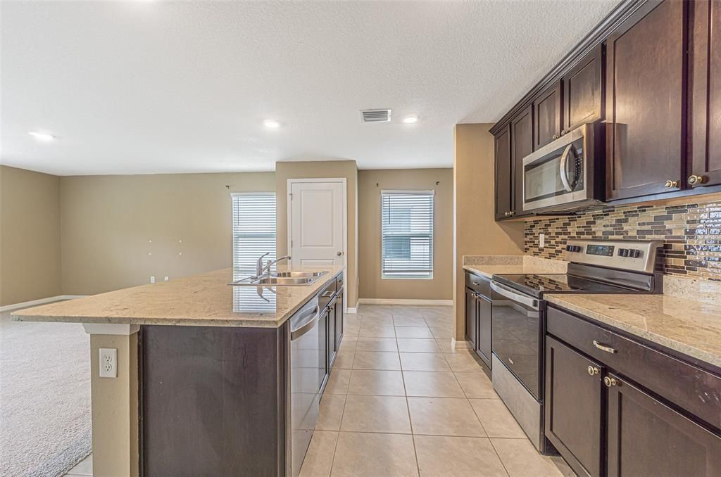 For Rent: $2,500 (4 beds, 2 baths, 2238 Square Feet)