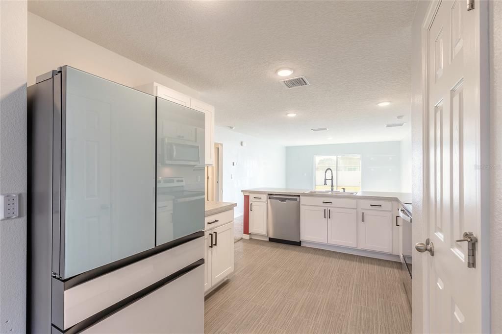 For Sale: $279,900 (3 beds, 2 baths, 1552 Square Feet)