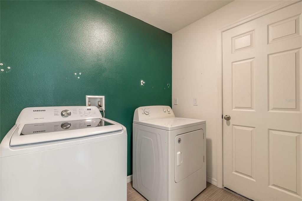For Sale: $279,900 (3 beds, 2 baths, 1552 Square Feet)