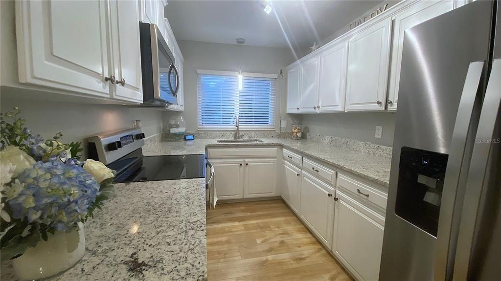 На продажу: $369,963 (2 спален, 2 ванн, 1402 Квадратных фут)