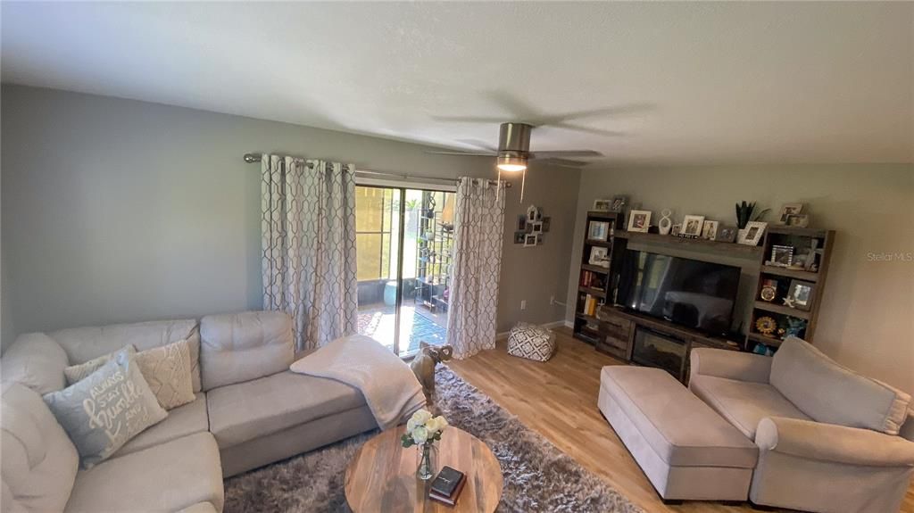 На продажу: $369,963 (2 спален, 2 ванн, 1402 Квадратных фут)