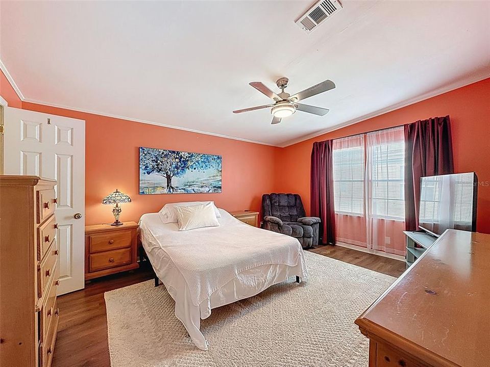 待售: $177,000 (2 贝兹, 2 浴室, 1120 平方英尺)