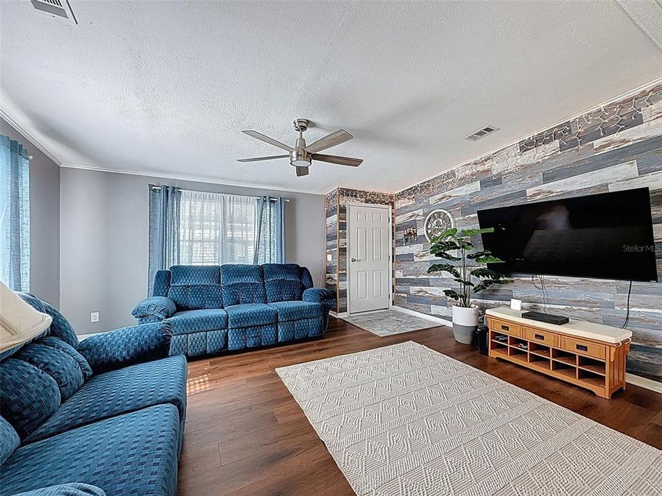 待售: $177,000 (2 贝兹, 2 浴室, 1120 平方英尺)