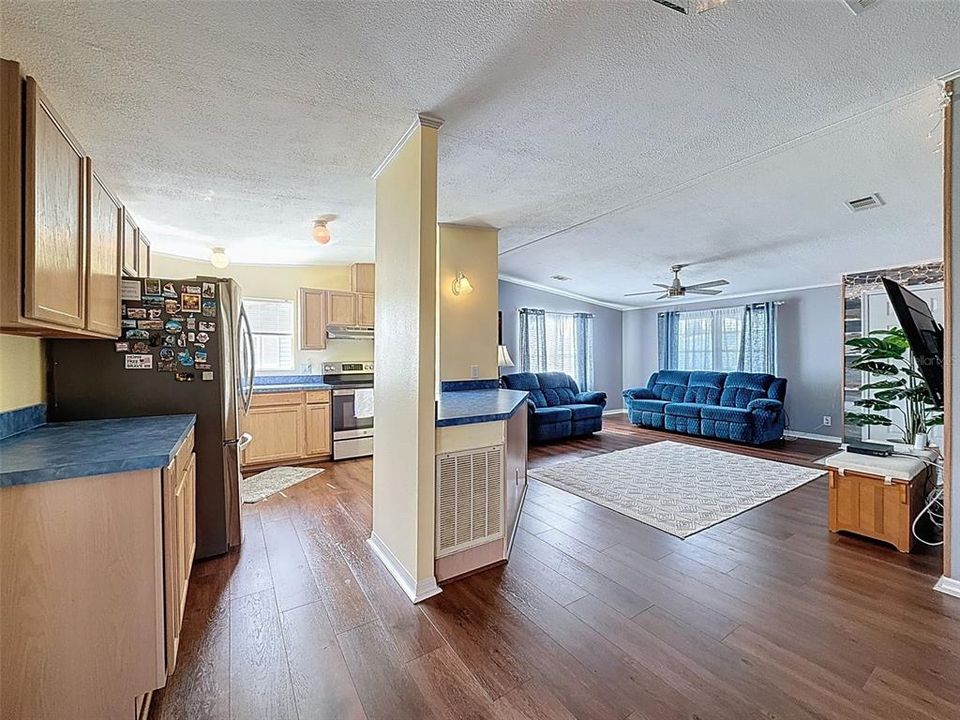 待售: $177,000 (2 贝兹, 2 浴室, 1120 平方英尺)