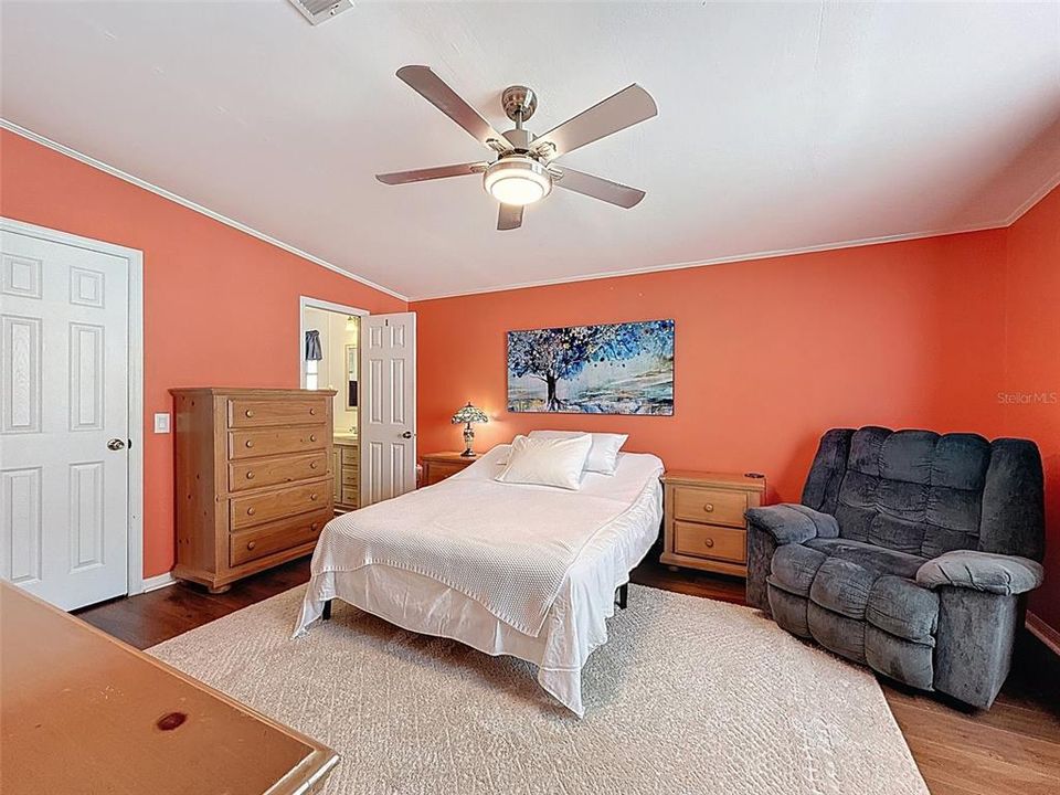 待售: $177,000 (2 贝兹, 2 浴室, 1120 平方英尺)