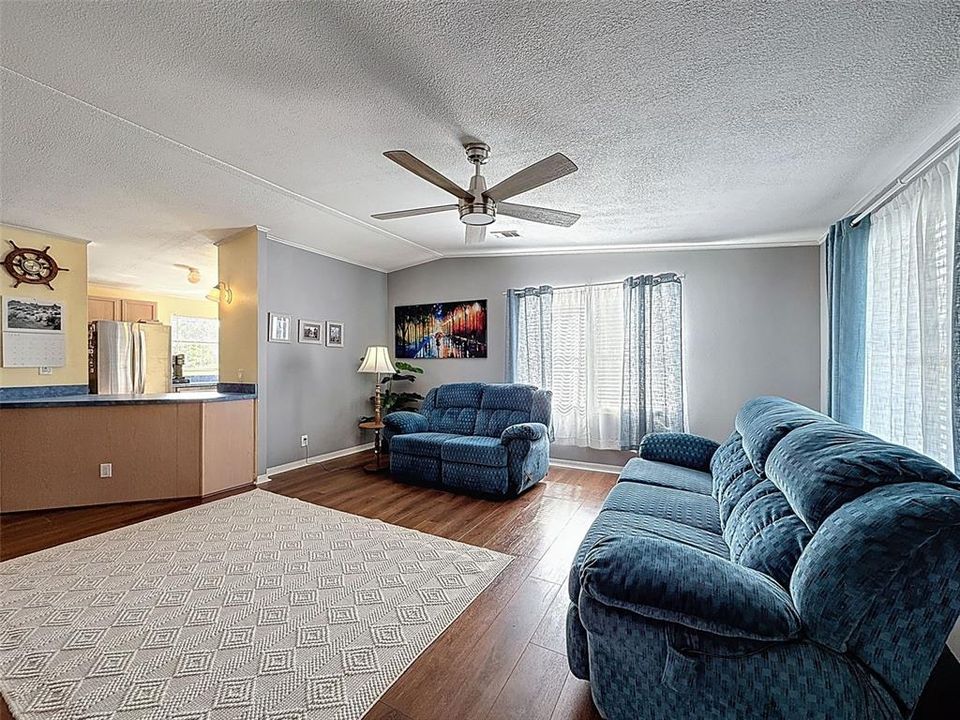 待售: $177,000 (2 贝兹, 2 浴室, 1120 平方英尺)