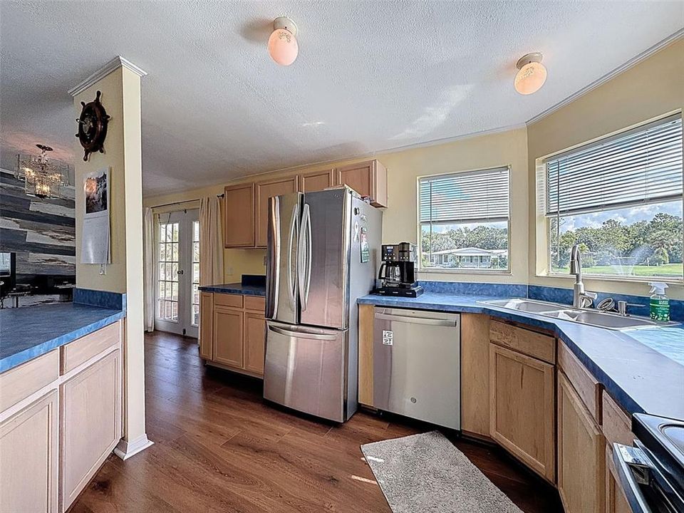 待售: $177,000 (2 贝兹, 2 浴室, 1120 平方英尺)