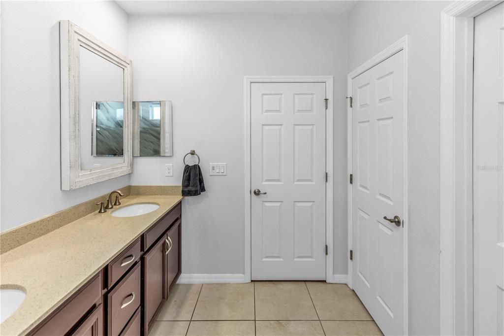 待售: $485,000 (5 贝兹, 3 浴室, 2438 平方英尺)