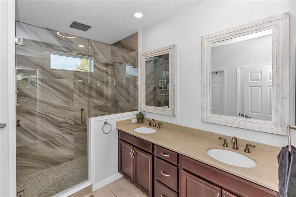 待售: $485,000 (5 贝兹, 3 浴室, 2438 平方英尺)