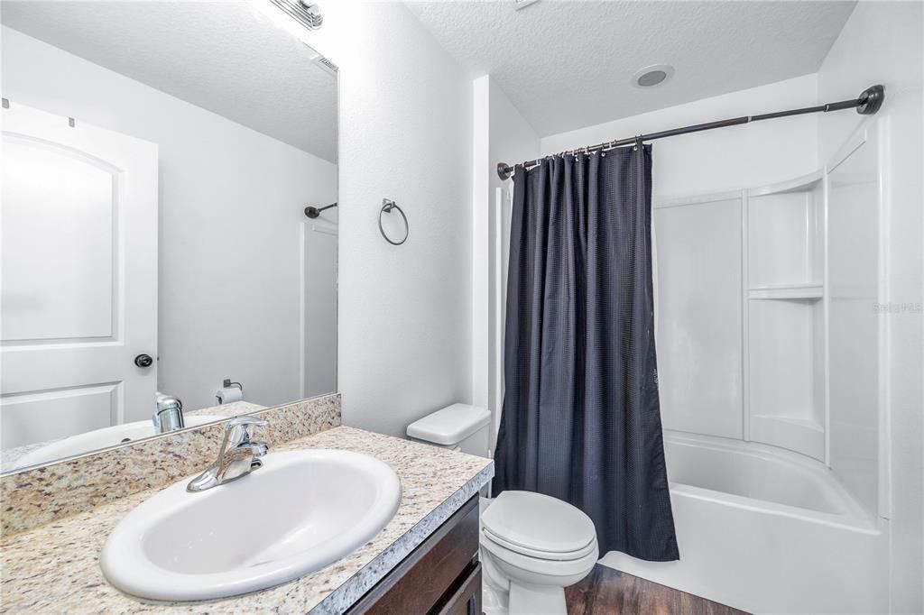 合同活跃: $345,000 (4 贝兹, 2 浴室, 2198 平方英尺)