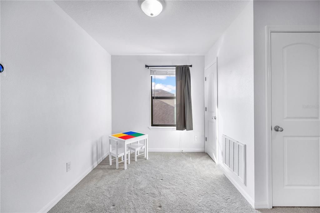 合同活跃: $345,000 (4 贝兹, 2 浴室, 2198 平方英尺)