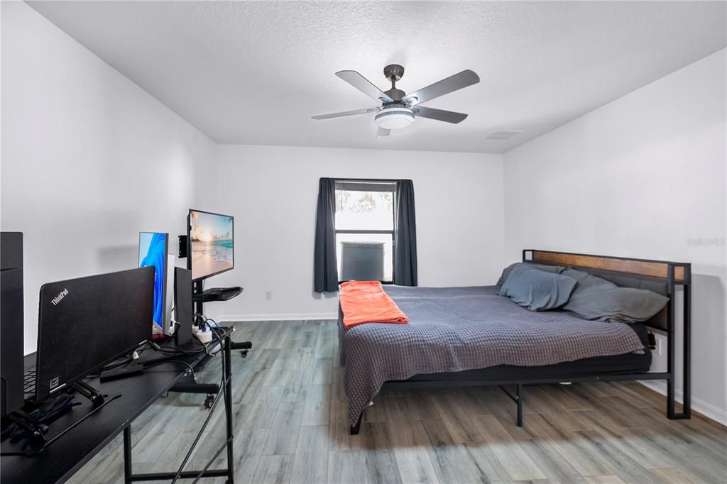 合同活跃: $345,000 (4 贝兹, 2 浴室, 2198 平方英尺)