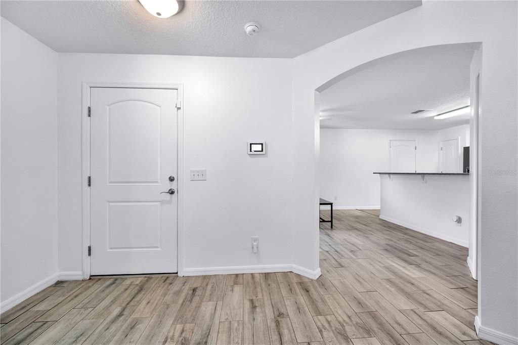 合同活跃: $345,000 (4 贝兹, 2 浴室, 2198 平方英尺)