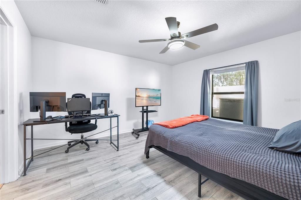 合同活跃: $345,000 (4 贝兹, 2 浴室, 2198 平方英尺)