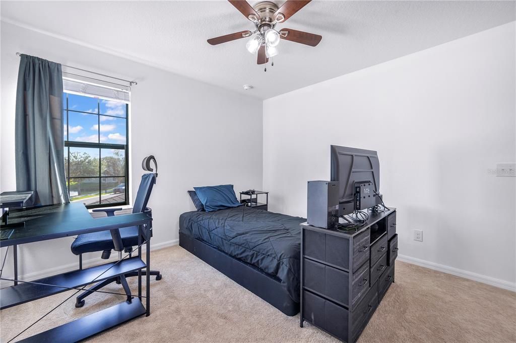 合同活跃: $345,000 (4 贝兹, 2 浴室, 2198 平方英尺)