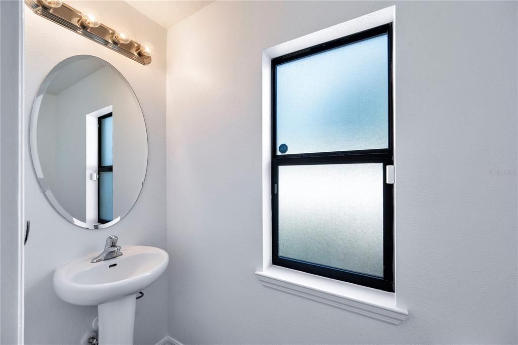 合同活跃: $345,000 (4 贝兹, 2 浴室, 2198 平方英尺)