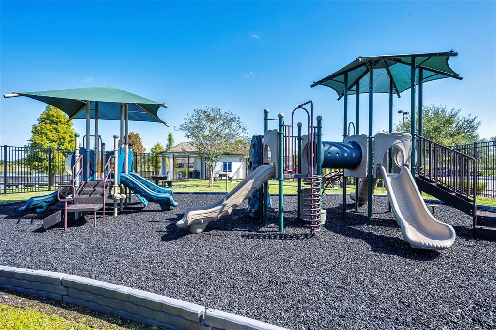 合同活跃: $345,000 (4 贝兹, 2 浴室, 2198 平方英尺)