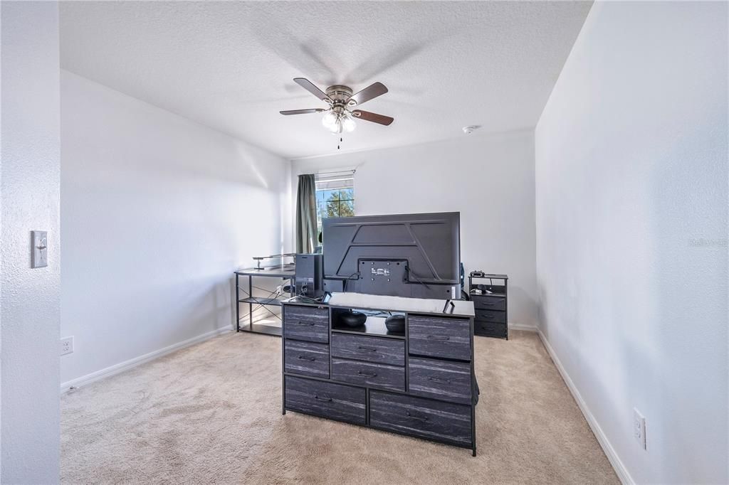 合同活跃: $345,000 (4 贝兹, 2 浴室, 2198 平方英尺)