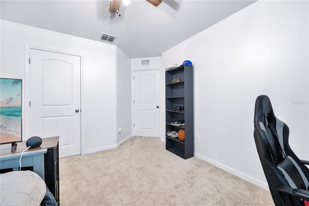 合同活跃: $345,000 (4 贝兹, 2 浴室, 2198 平方英尺)