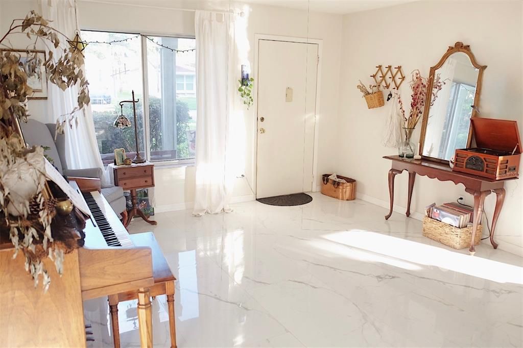 For Rent: $2,100 (2 beds, 2 baths, 1312 Square Feet)