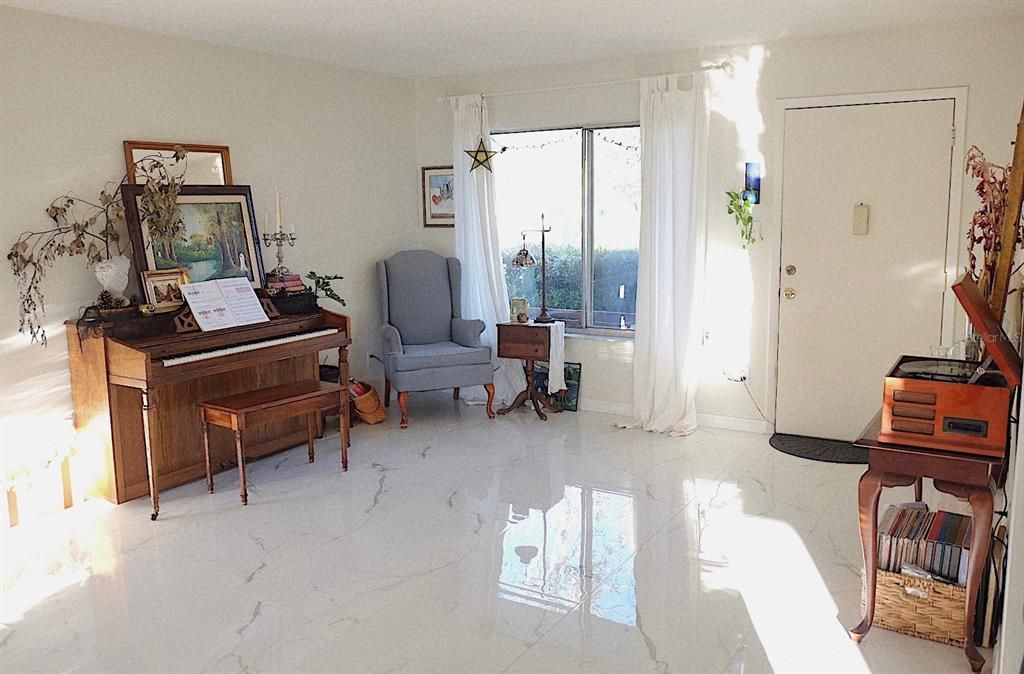 For Rent: $2,100 (2 beds, 2 baths, 1312 Square Feet)