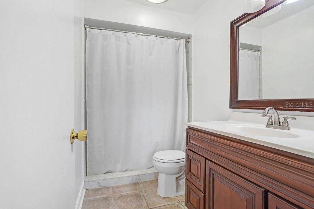 Под контрактом: $379,900 (4 спален, 2 ванн, 1304 Квадратных фут)