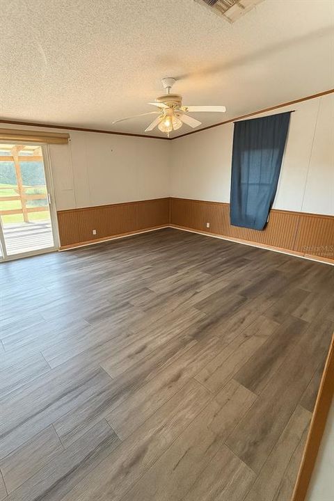 合同活跃: $139,900 (3 贝兹, 2 浴室, 1456 平方英尺)