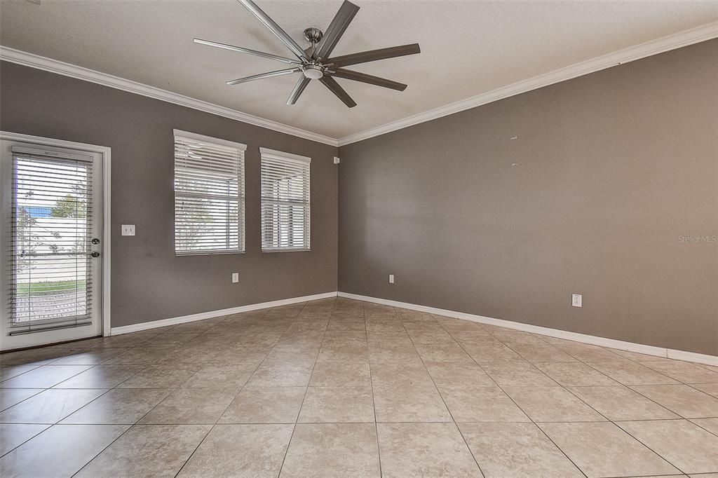 En Venta: $469,000 (5 camas, 3 baños, 2507 Pies cuadrados)