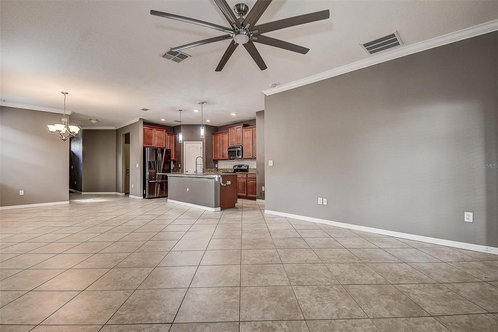 En Venta: $469,000 (5 camas, 3 baños, 2507 Pies cuadrados)