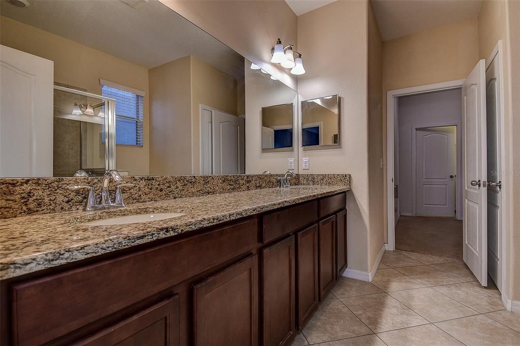 En Venta: $469,000 (5 camas, 3 baños, 2507 Pies cuadrados)